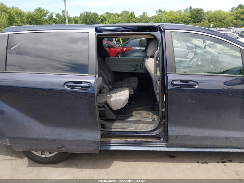2025 Toyota Sienna VIN 5TDKSKFC7SS189309 IAAI salvage auction — LEFT FRONT, Salvage (Connecticut), sold $17,350 on 2026-07-30 (photo 8)