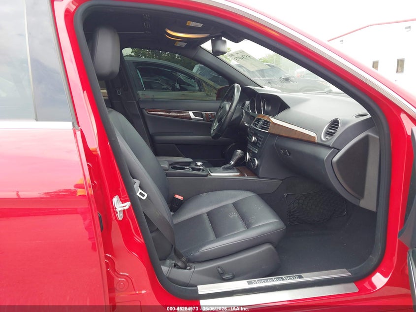 2014 Mercedes-benz C-klasse VIN WDDGF4HB6EA947075 IAAI salvage auction — FRONT END, Salvage Title, sold $2,800 on 2026-07-13 (photo 5)