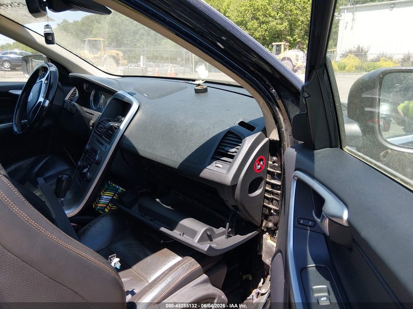 2011 Volvo Xc60 VIN YV4940DZ9B2190874 IAAI salvage auction — FRESH WATER, Clear (Massachusetts), sold $100 on 2026-07-14 (photo 5)
