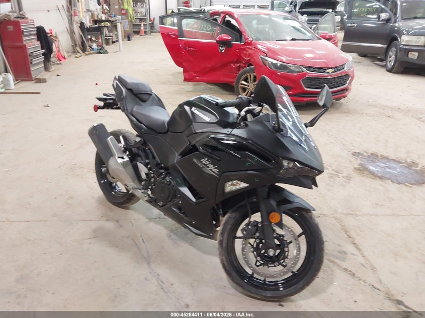 2026 Kawasaki Ninja VIN ML5EXGH11TDA89756 IAAI salvage auction — RIGHT SIDE, Salvage Title, sold $2,200 on 2026-07-15 (photo 1)