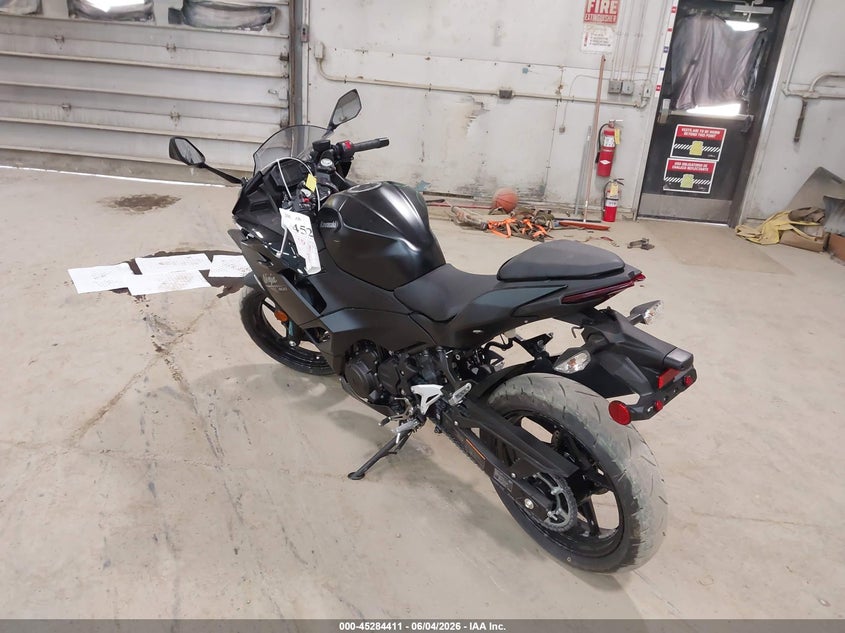 2026 Kawasaki Ninja VIN ML5EXGH11TDA89756 IAAI salvage auction — RIGHT SIDE, Salvage Title, sold $2,200 on 2026-07-15 (photo 3)