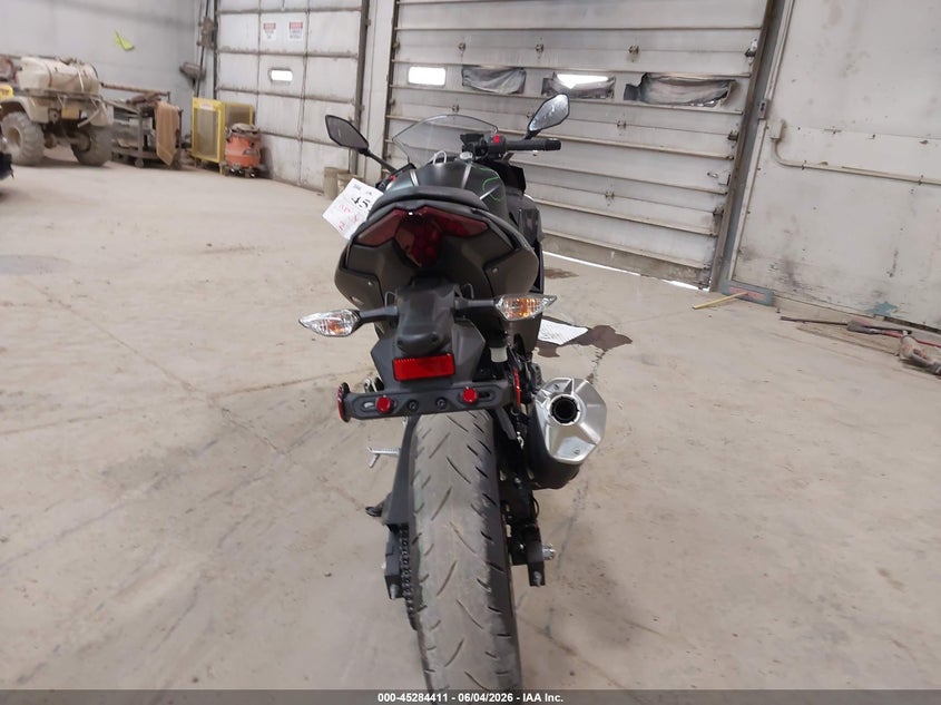 2026 Kawasaki Ninja VIN ML5EXGH11TDA89756 IAAI salvage auction — RIGHT SIDE, Salvage Title, sold $2,200 on 2026-07-15 (photo 6)