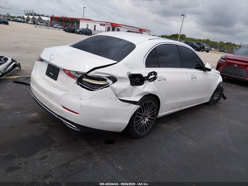 2022 Mercedes-benz C-klasse VIN W1KAF4GB2NR061022 IAAI salvage auction — SIDE, Salvage Title, sold $10,700 on 2026-08-02 (photo 4)