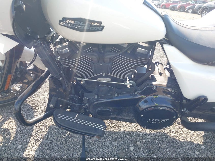 2024 Harley-davidson Road glide VIN 1HD1KH71XRB643743 IAAI salvage auction — SIDE, Salvage Title, sold $12,550 on 2026-07-14 (photo 9)