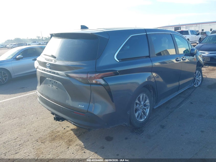 2025 Toyota Sienna VIN 5TDYRKEC8SS251551 IAAI salvage auction — RIGHT FRONT, Regular (South Dakota), sold $15,600 on 2026-07-30 (photo 4)