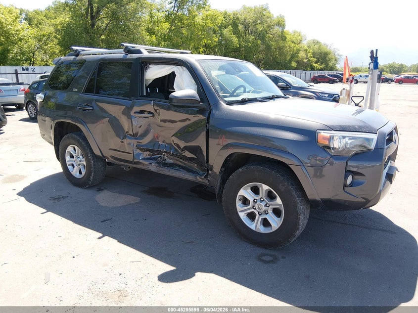 2020 Toyota 4runner VIN JTEBU5JR5L5816258 IAAI salvage auction — SIDE, Salvage Title, sold $8,900 on 2026-07-30 (photo 1)