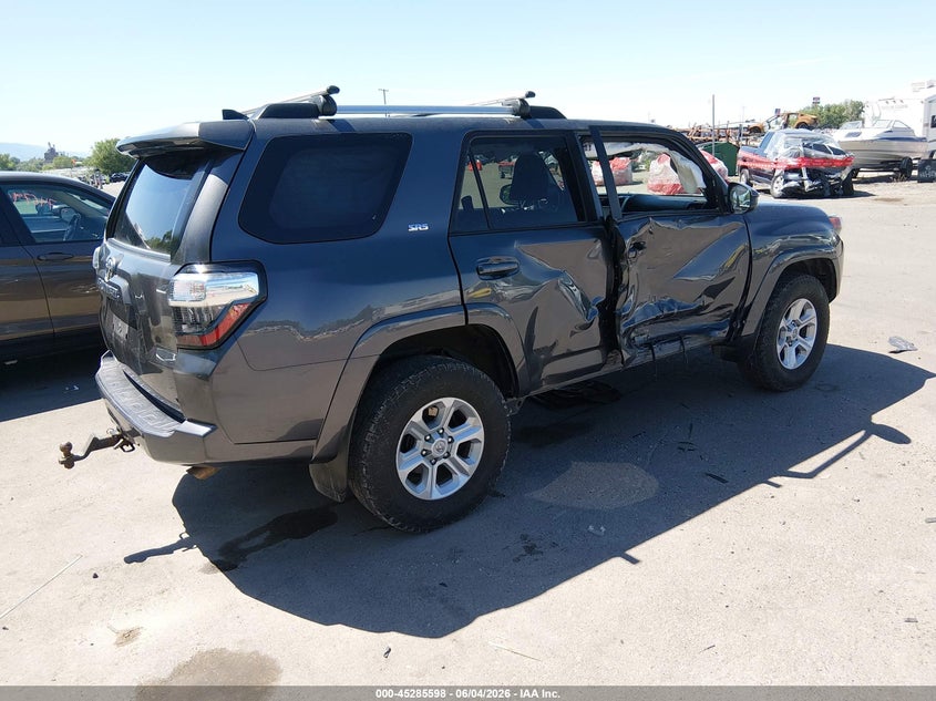 2020 Toyota 4runner VIN JTEBU5JR5L5816258 IAAI salvage auction — SIDE, Salvage Title, sold $8,900 on 2026-07-30 (photo 4)
