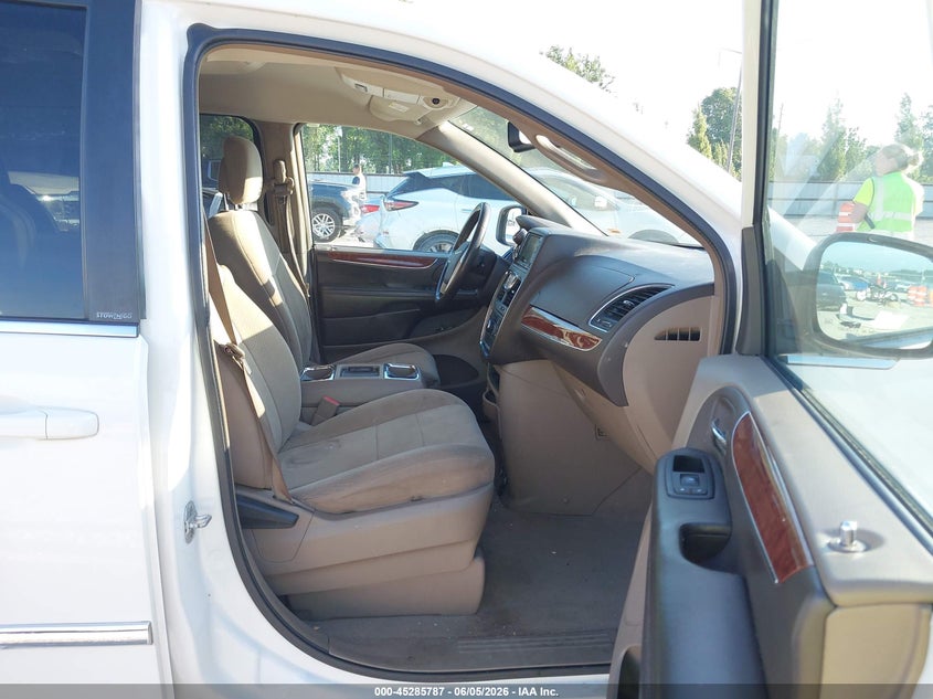 2011 Chrysler Town & country VIN 2A4RR5DG1BR682049 IAAI salvage auction — REAR END, Salvage (Missouri), sold $350 on 2026-07-10 (photo 5)