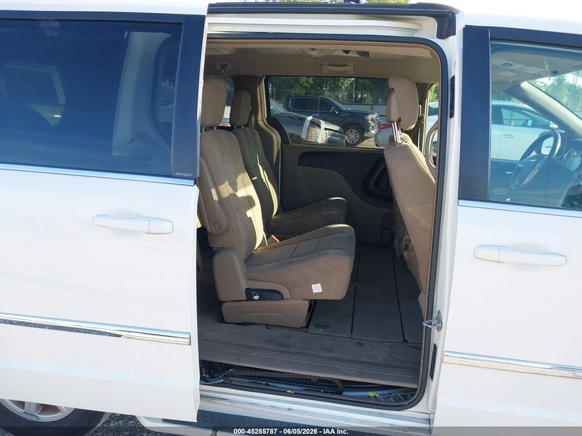 2011 Chrysler Town & country VIN 2A4RR5DG1BR682049 IAAI salvage auction — REAR END, Salvage (Missouri), sold $350 on 2026-07-10 (photo 8)
