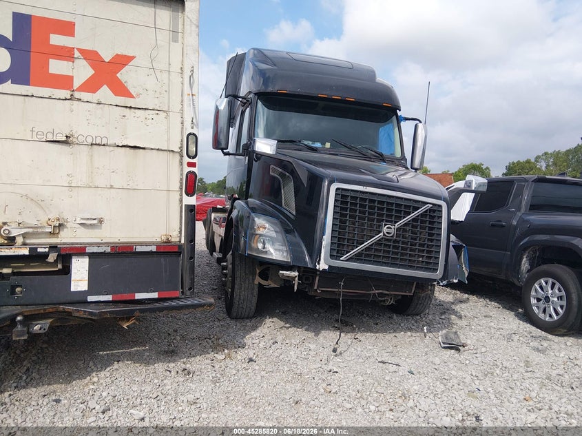 2014 Volvo VIN 4V4NC9EJXEN173185 IAAI salvage auction — FRONT END, Salvage Title, sold $225 on 2026-08-19 (photo 1)