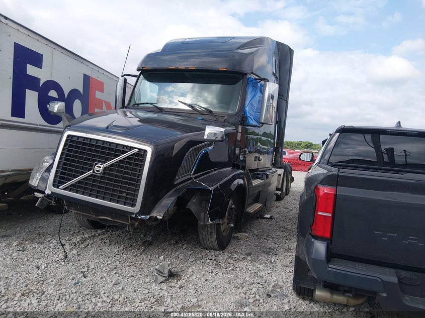 2014 Volvo VIN 4V4NC9EJXEN173185 IAAI salvage auction — FRONT END, Salvage Title, sold $225 on 2026-08-19 (photo 2)