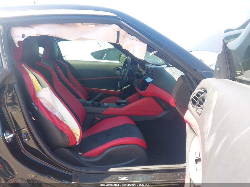 2024 Nissan Z VIN JN1BZ4BH9RM367500 IAAI salvage auction — RIGHT SIDE, Salvage Title, sold $8,200 on 2026-07-22 (photo 5)