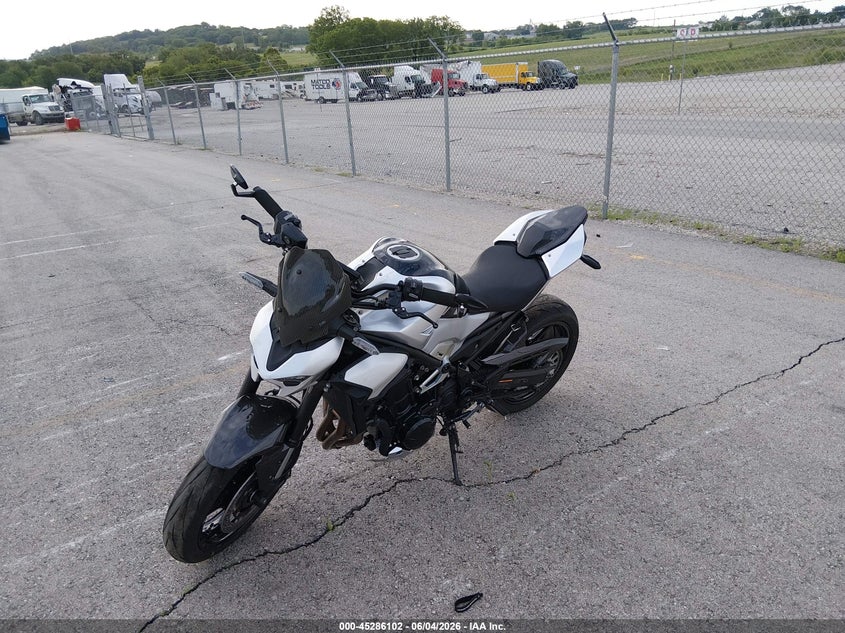 2025 Kawasaki Zr VIN ML5ZRDS10SDA04164 IAAI salvage auction — FRONT END, Salvage (Kansas), sold $2,050 on 2026-07-28 (photo 2)