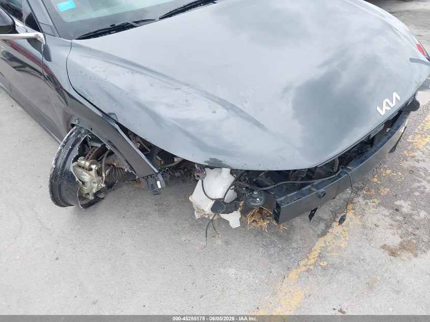 2025 Kia K4 VIN 3KPFW4DE0SE078441 IAAI salvage auction — SIDE, Salvage Title, sold $7,500 on 2026-08-20 (photo 6)