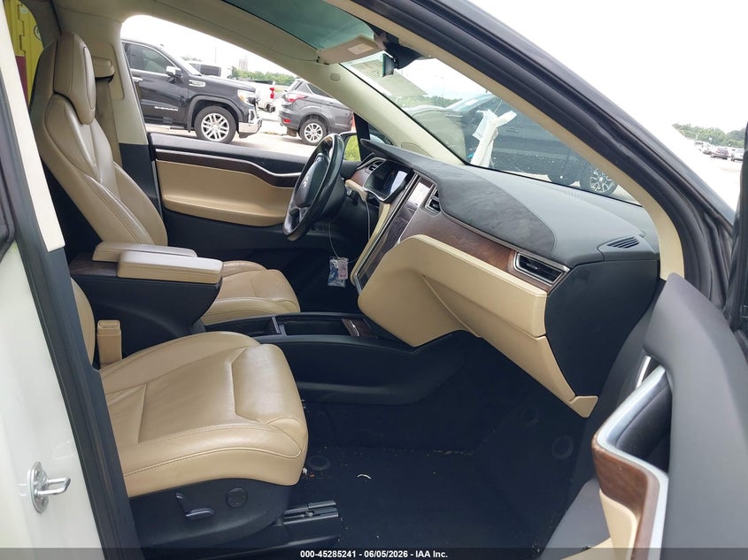 2017 Tesla Model x VIN 5YJXCBE29HF049531 IAAI salvage auction — LEFT & RIGHT, Salvage (Louisiana), sold $7,100 on 2026-07-28 (photo 5)