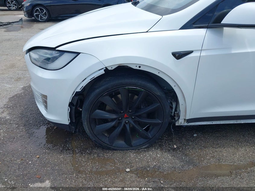 2017 Tesla Model x VIN 5YJXCBE29HF049531 IAAI salvage auction — LEFT & RIGHT, Salvage (Louisiana), sold $7,100 on 2026-07-28 (photo 6)