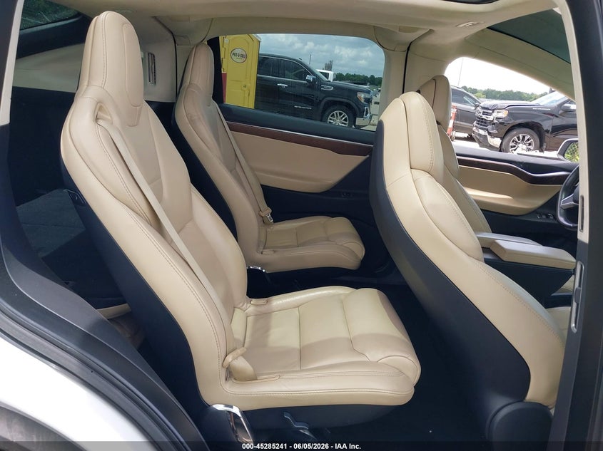 2017 Tesla Model x VIN 5YJXCBE29HF049531 IAAI salvage auction — LEFT & RIGHT, Salvage (Louisiana), sold $7,100 on 2026-07-28 (photo 8)