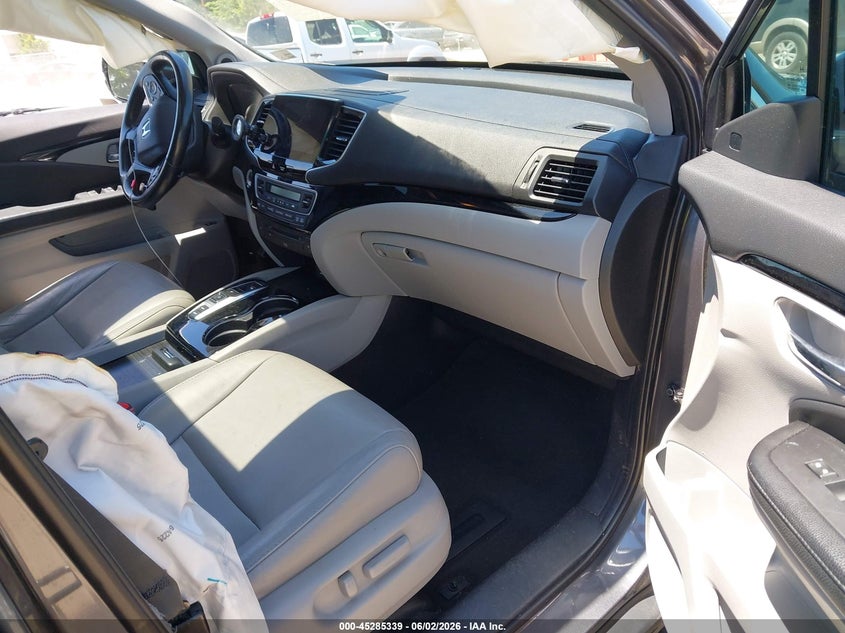 2019 Honda Pilot VIN 5FNYF5H69KB043621 IAAI salvage auction — SIDE, Salvage Title, sold $7,100 on 2026-07-22 (photo 5)