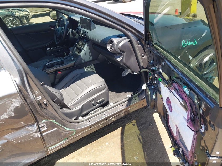 2024 Lexus Is VIN JTHGZ1B2XR5080320 IAAI salvage auction — RIGHT SIDE, Salvage Title, sold $16,550 on 2026-07-21 (photo 5)