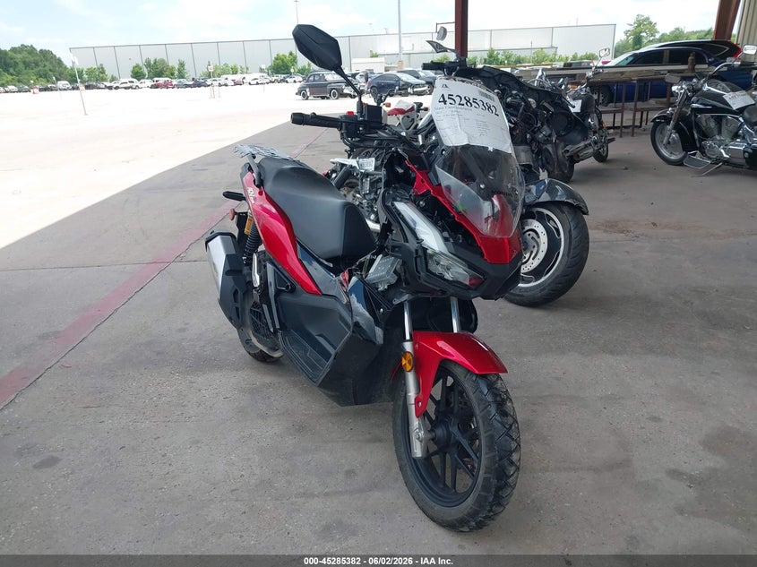 2022 Honda X-adv VIN MLHKF3858N5100900 IAAI salvage auction — RIGHT SIDE, Original (Texas), sold $450 on 2026-07-23 (photo 1)