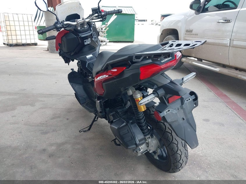 2022 Honda X-adv VIN MLHKF3858N5100900 IAAI salvage auction — RIGHT SIDE, Original (Texas), sold $450 on 2026-07-23 (photo 3)