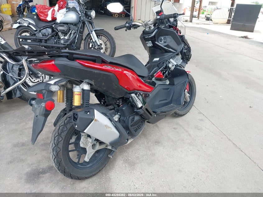 2022 Honda X-adv VIN MLHKF3858N5100900 IAAI salvage auction — RIGHT SIDE, Original (Texas), sold $450 on 2026-07-23 (photo 4)