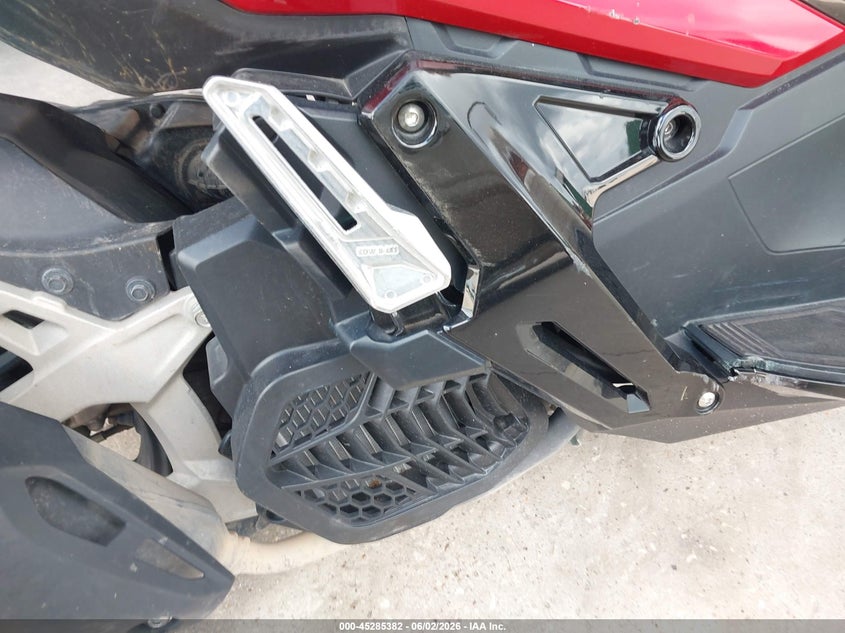 2022 Honda X-adv VIN MLHKF3858N5100900 IAAI salvage auction — RIGHT SIDE, Original (Texas), sold $450 on 2026-07-23 (photo 8)