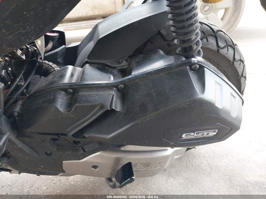 2022 Honda X-adv VIN MLHKF3858N5100900 IAAI salvage auction — RIGHT SIDE, Original (Texas), sold $450 on 2026-07-23 (photo 9)