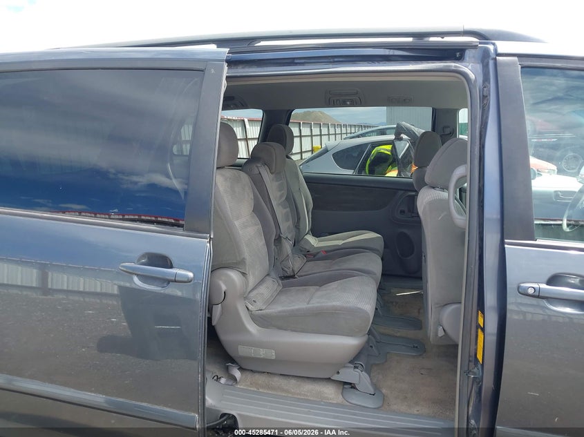 2007 Toyota Sienna VIN 5TDZK23CX7S018077 IAAI salvage auction — NORMAL WEAR, Clear (Idaho), sold $300 on 2026-07-28 (photo 8)