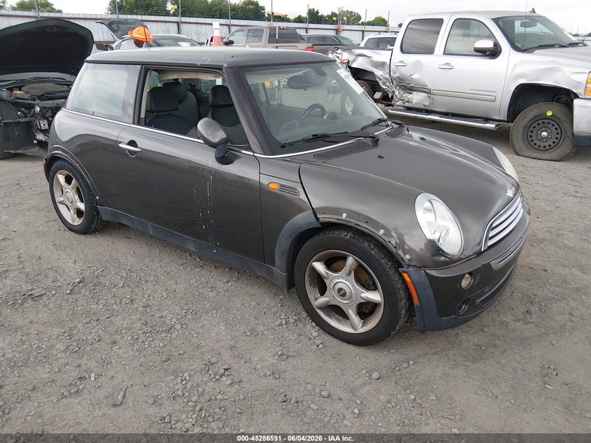 2006 Mini Cooper VIN WMWRC33546TJ73760 IAAI salvage auction — NORMAL WEAR, Clear (Florida), sold $650 on 2026-08-05 (photo 1)