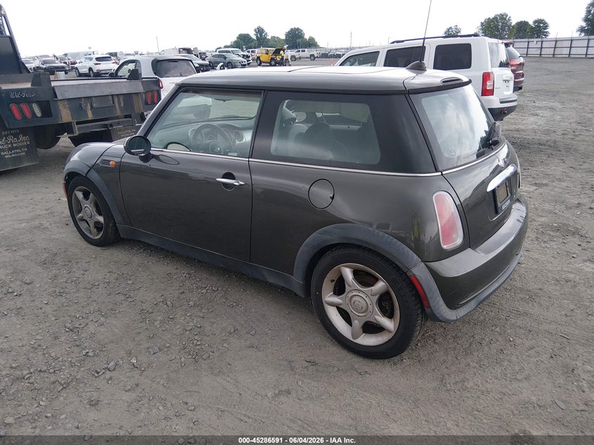 2006 Mini Cooper VIN WMWRC33546TJ73760 IAAI salvage auction — NORMAL WEAR, Clear (Florida), sold $650 on 2026-08-05 (photo 3)