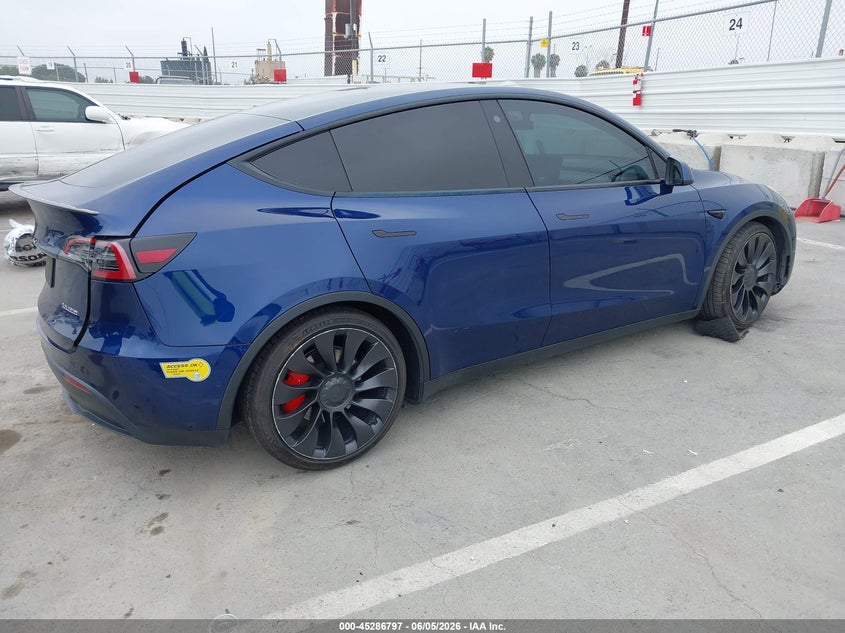 2022 Tesla Model y VIN 7SAYGDEF1NF378133 IAAI salvage auction — LEFT SIDE, Salvage Title, sold $8,300 on 2026-07-29 (photo 4)