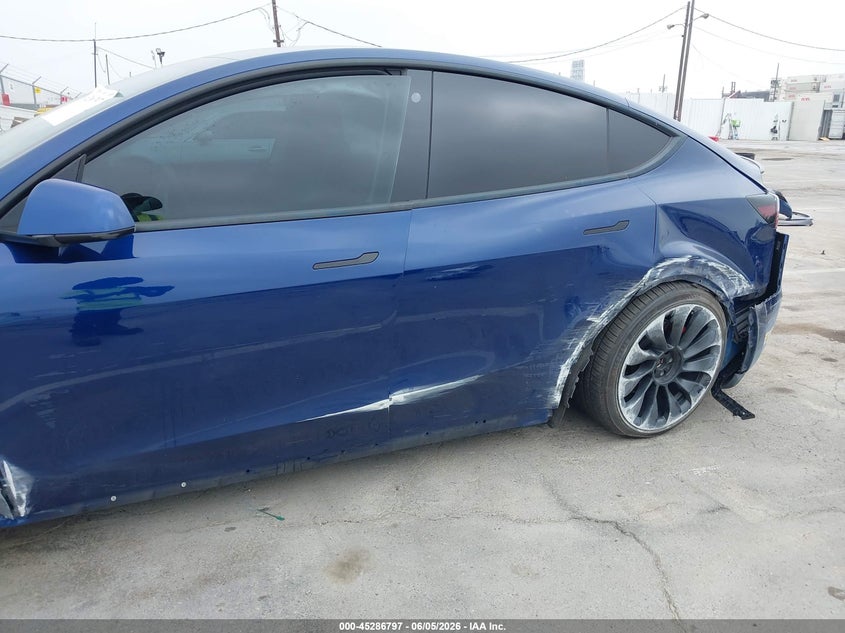2022 Tesla Model y VIN 7SAYGDEF1NF378133 IAAI salvage auction — LEFT SIDE, Salvage Title, sold $8,300 on 2026-07-29 (photo 6)