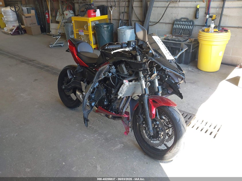 2022 Kawasaki Ninja VIN ML5EXEN18NDA76160 IAAI salvage auction — LEFT & RIGHT, Salvage Title, sold $950 on 2026-07-22 (photo 1)