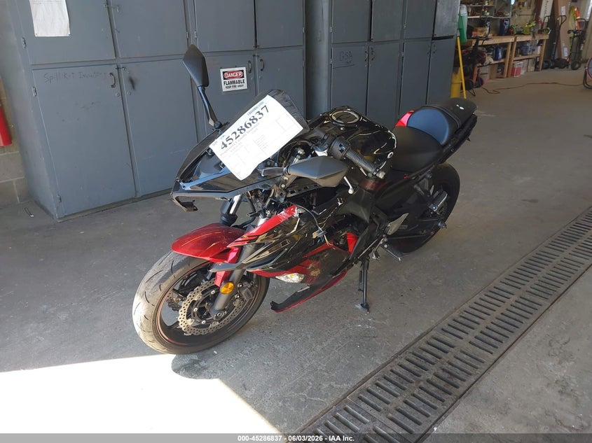 2022 Kawasaki Ninja VIN ML5EXEN18NDA76160 IAAI salvage auction — LEFT & RIGHT, Salvage Title, sold $950 on 2026-07-22 (photo 2)