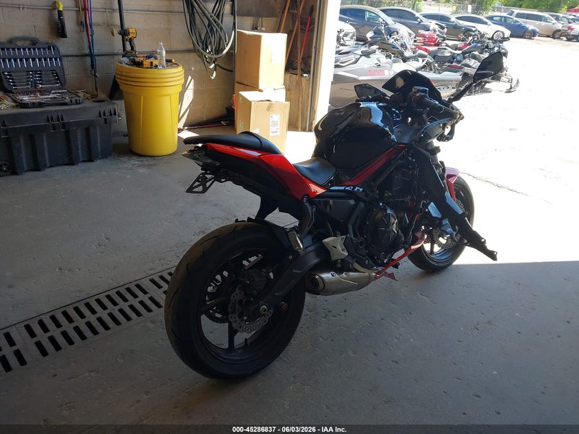 2022 Kawasaki Ninja VIN ML5EXEN18NDA76160 IAAI salvage auction — LEFT & RIGHT, Salvage Title, sold $950 on 2026-07-22 (photo 4)