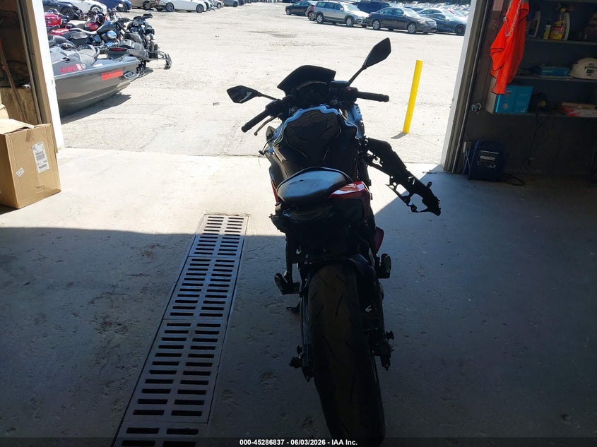 2022 Kawasaki Ninja VIN ML5EXEN18NDA76160 IAAI salvage auction — LEFT & RIGHT, Salvage Title, sold $950 on 2026-07-22 (photo 6)