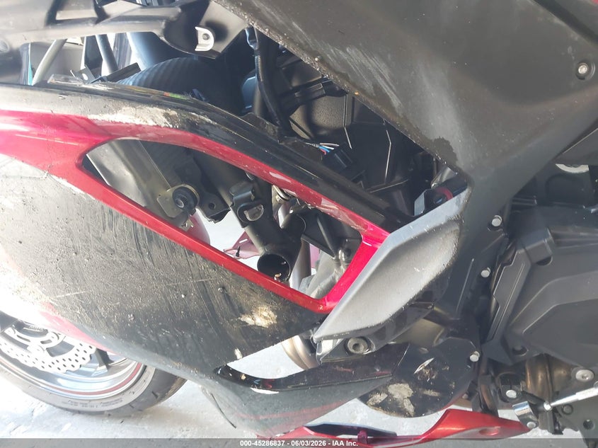 2022 Kawasaki Ninja VIN ML5EXEN18NDA76160 IAAI salvage auction — LEFT & RIGHT, Salvage Title, sold $950 on 2026-07-22 (photo 9)