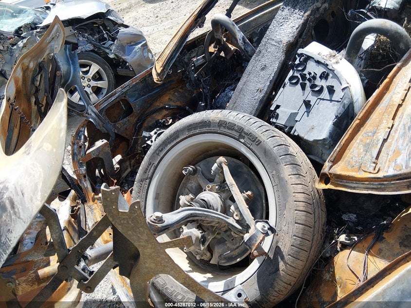 2005 Mercedes-benz Slk-klasse VIN WDBWK56FX5F057628 IAAI salvage auction — TOTAL BURN, Non-Repairable Certificate (West Virginia), sold $125 on 2026-08-05 (photo 8)