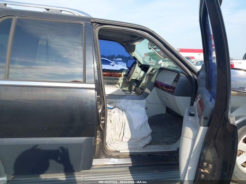 2006 Lincoln Navigator VIN 5LMFU27526LJ06414 IAAI salvage auction — NORMAL WEAR, Clear (Arkansas), sold $525 on 2026-07-08 (photo 5)