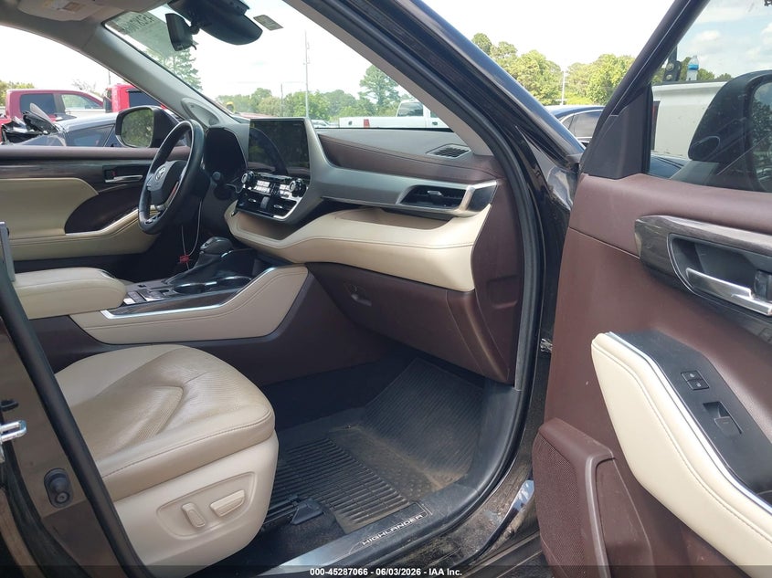 2020 Toyota Highlander VIN 5TDFZRAH5LS004006 IAAI salvage auction — LEFT SIDE, Salvage Title, sold $21,000 on 2026-07-16 (photo 5)