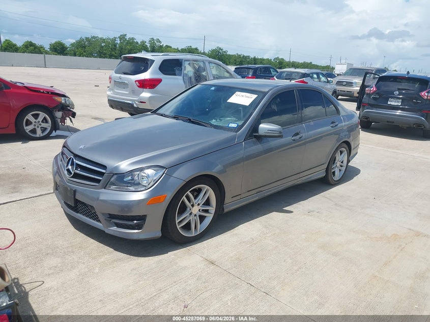 2014 Mercedes-benz C-klasse VIN WDDGF4HB2EG210338 IAAI salvage auction — REAR END, Salvage Title, sold $1,025 on 2026-07-17 (photo 2)