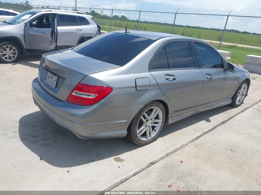 2014 Mercedes-benz C-klasse VIN WDDGF4HB2EG210338 IAAI salvage auction — REAR END, Salvage Title, sold $1,025 on 2026-07-17 (photo 4)