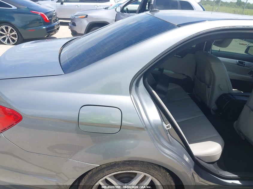 2014 Mercedes-benz C-klasse VIN WDDGF4HB2EG210338 IAAI salvage auction — REAR END, Salvage Title, sold $1,025 on 2026-07-17 (photo 8)
