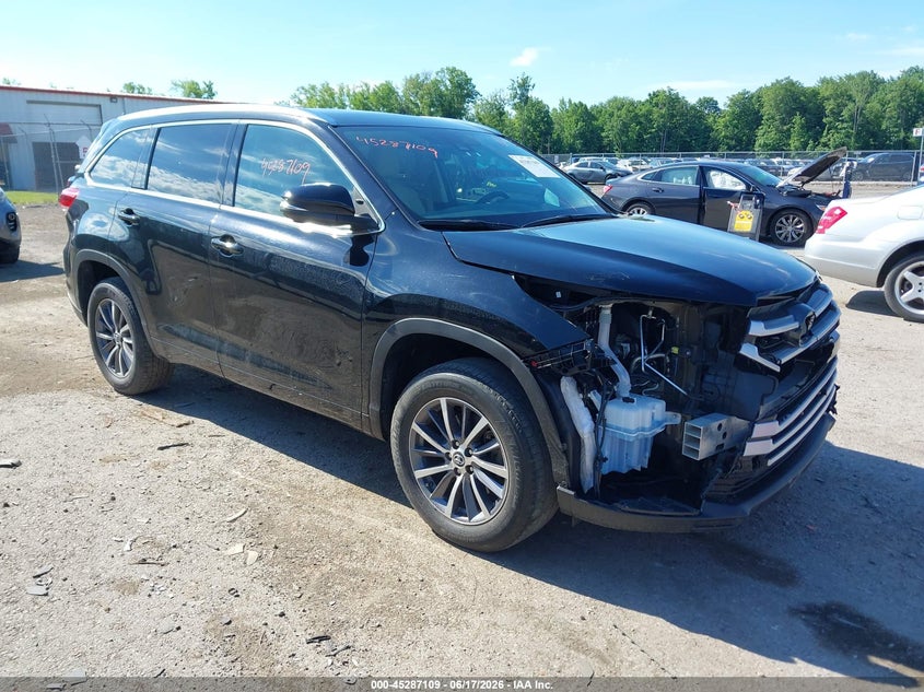 2017 Toyota Highlander VIN 5TDKZRFH3HS515910 IAAI salvage auction — RIGHT FRONT, Salvage Title, sold $8,200 on 2026-07-21 (photo 1)