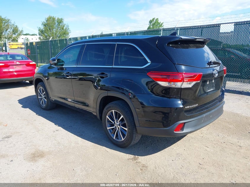2017 Toyota Highlander VIN 5TDKZRFH3HS515910 IAAI salvage auction — RIGHT FRONT, Salvage Title, sold $8,200 on 2026-07-21 (photo 3)