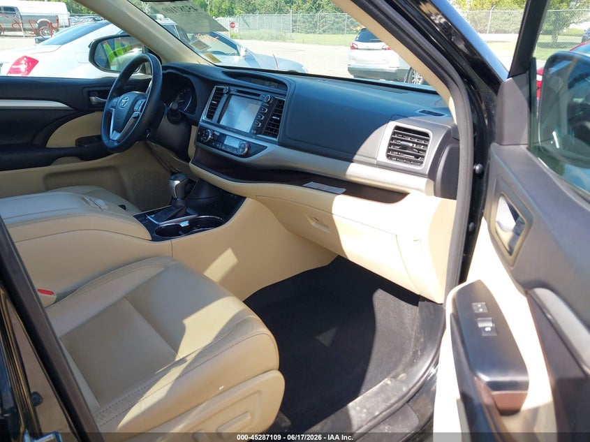 2017 Toyota Highlander VIN 5TDKZRFH3HS515910 IAAI salvage auction — RIGHT FRONT, Salvage Title, sold $8,200 on 2026-07-21 (photo 5)