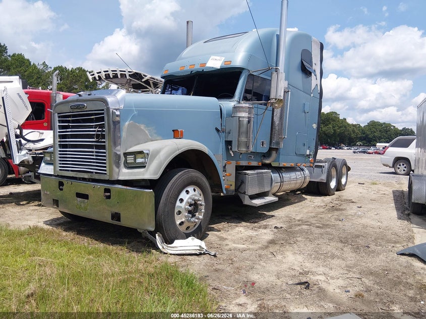 2007 Freightliner Conventional VIN 1FUJAPAV97DW77533 IAAI salvage auction — Unknown, Salvage (South Carolina), sold $3,600 on 2026-07-20 (photo 2)