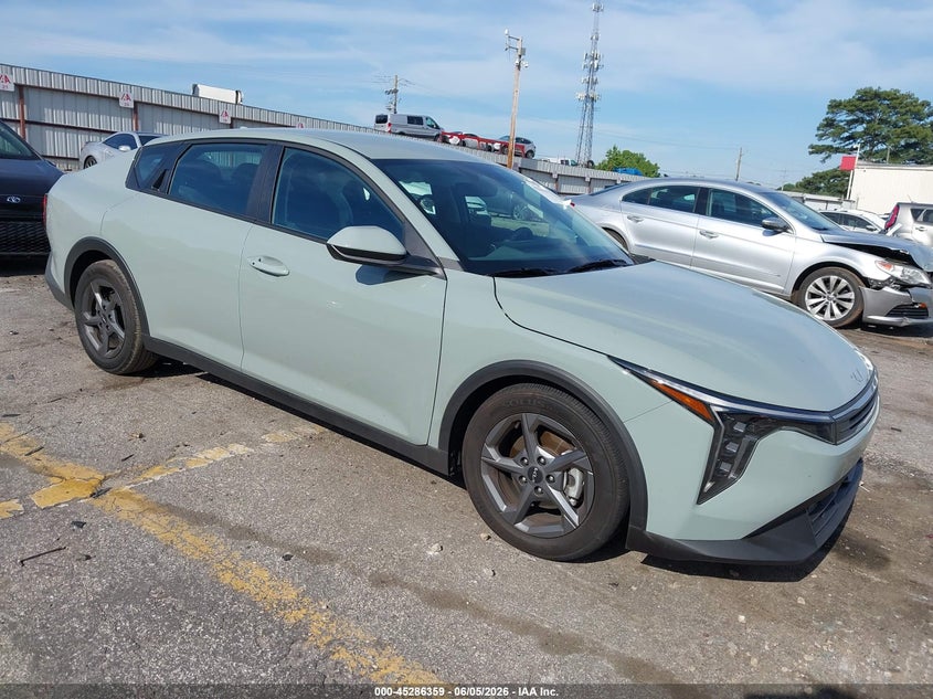 2025 Kia K4 VIN 3KPFT4DE8SE226537 IAAI salvage auction — SIDE, Salvage Title, sold $7,800 on 2026-08-24 (photo 1)
