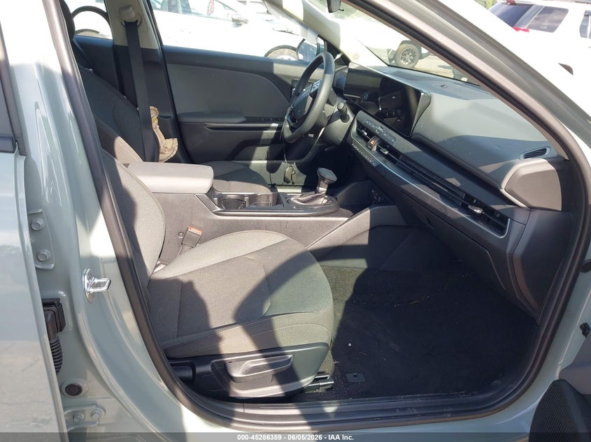 2025 Kia K4 VIN 3KPFT4DE8SE226537 IAAI salvage auction — SIDE, Salvage Title, sold $7,800 on 2026-08-24 (photo 5)
